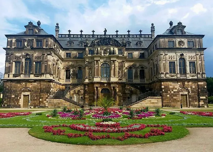 Helles Apartment Mit Balkon Am Grossen Garten Nahe Stadtzentrum