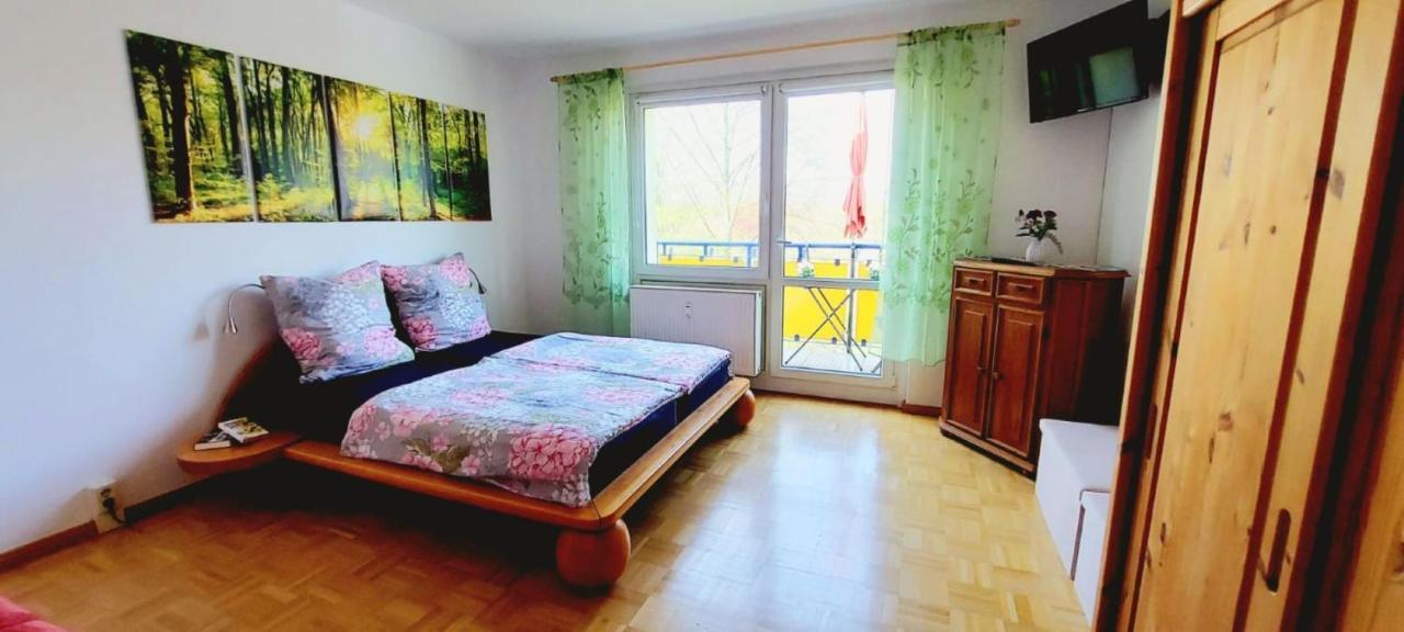 Appartamento Helles Mit Balkon Am Grossen Garten Nahe Stadtzentrum