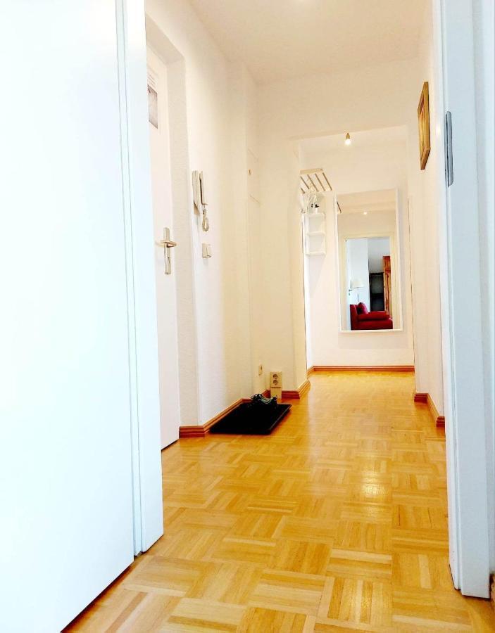 Helles Mit Balkon Am Grossen Garten Nahe Stadtzentrum Appartamento