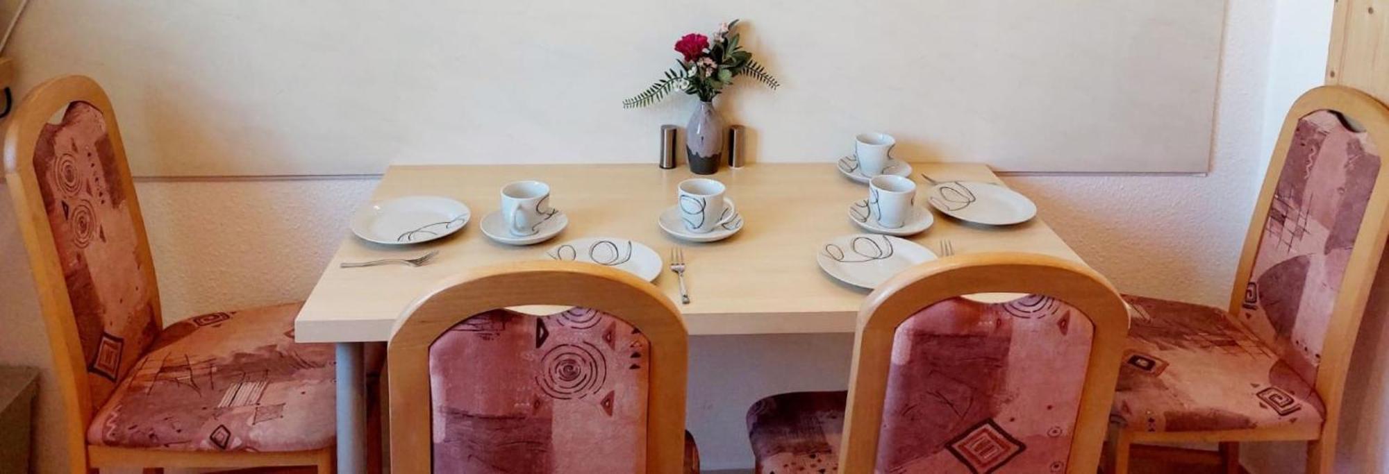 Helles Mit Balkon Am Grossen Garten Nahe Stadtzentrum Appartamento